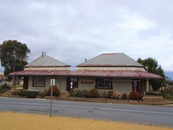 Sedan Hill photo 4