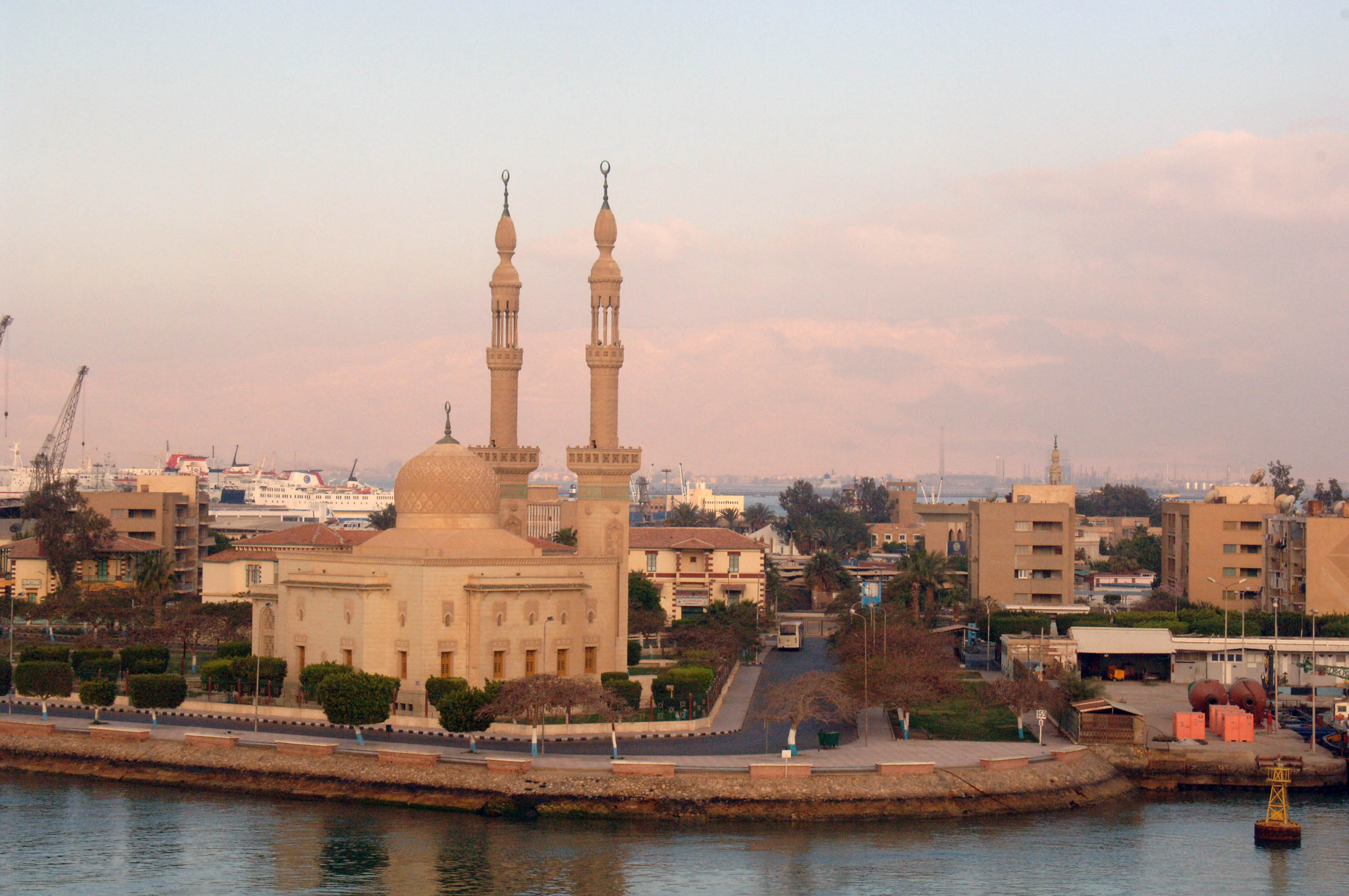 Suez photo 2