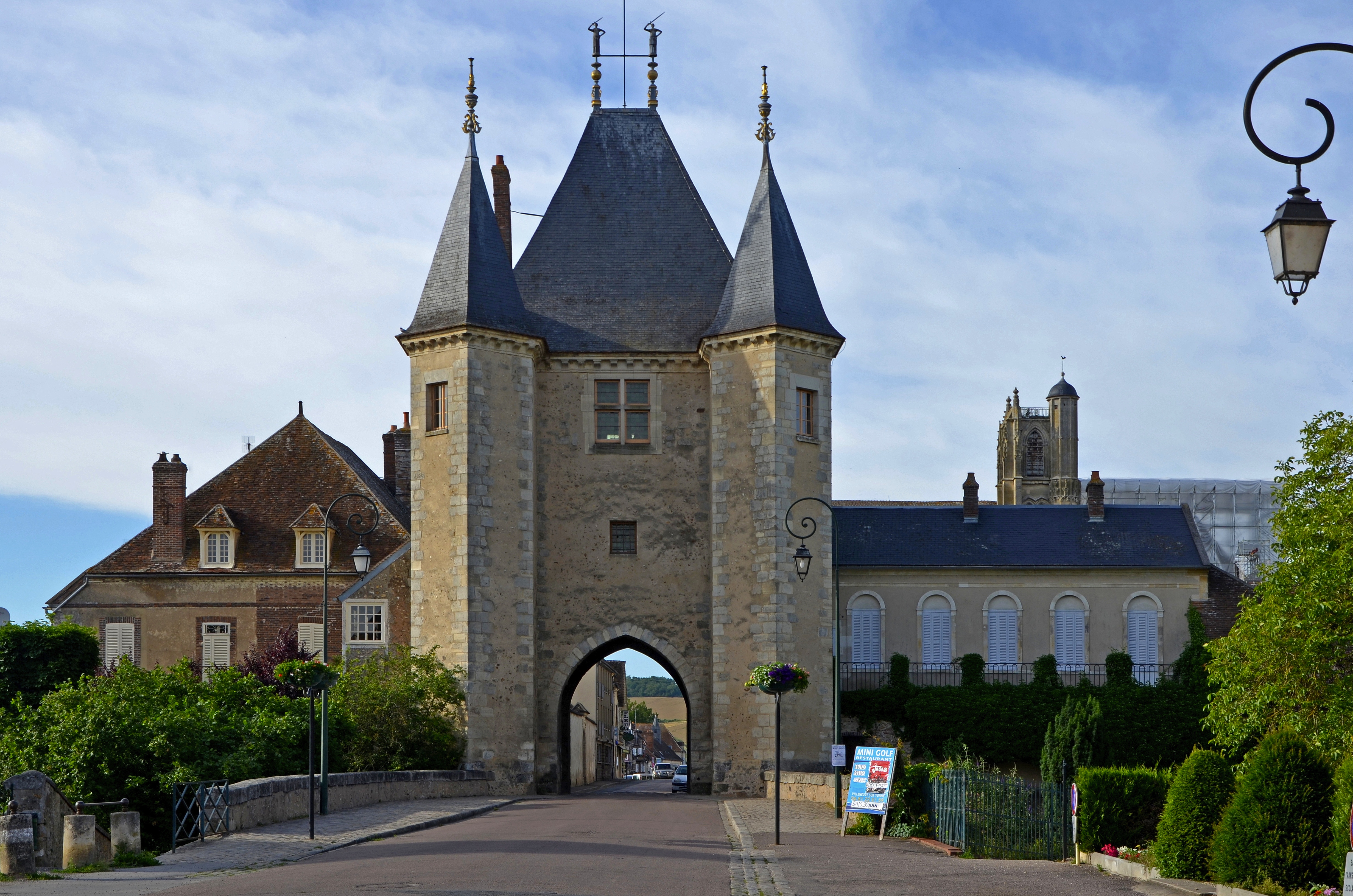 Villeneuve-sur-Yonne photo 2