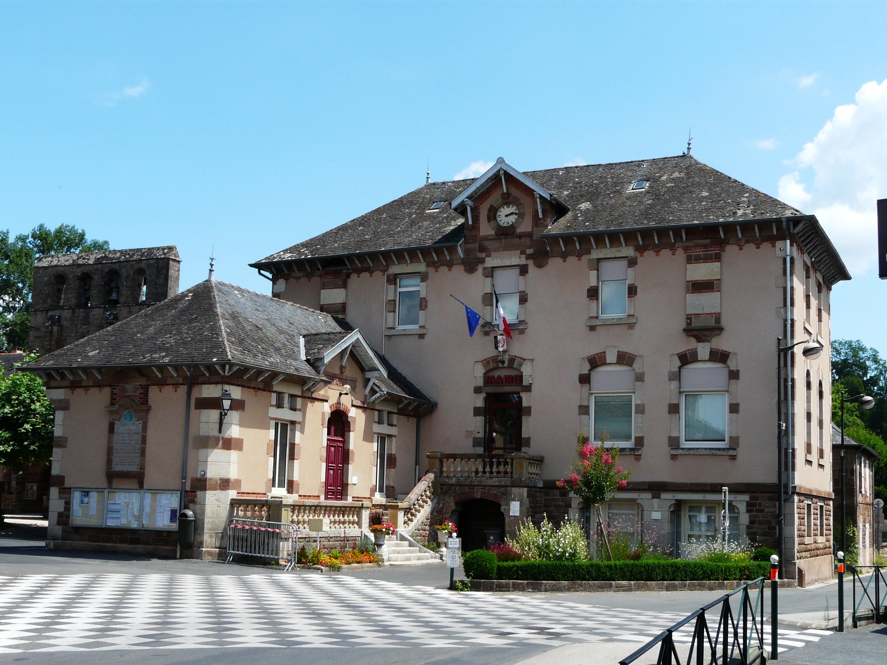 Saint-Pantaléon-de-Larche photo 4