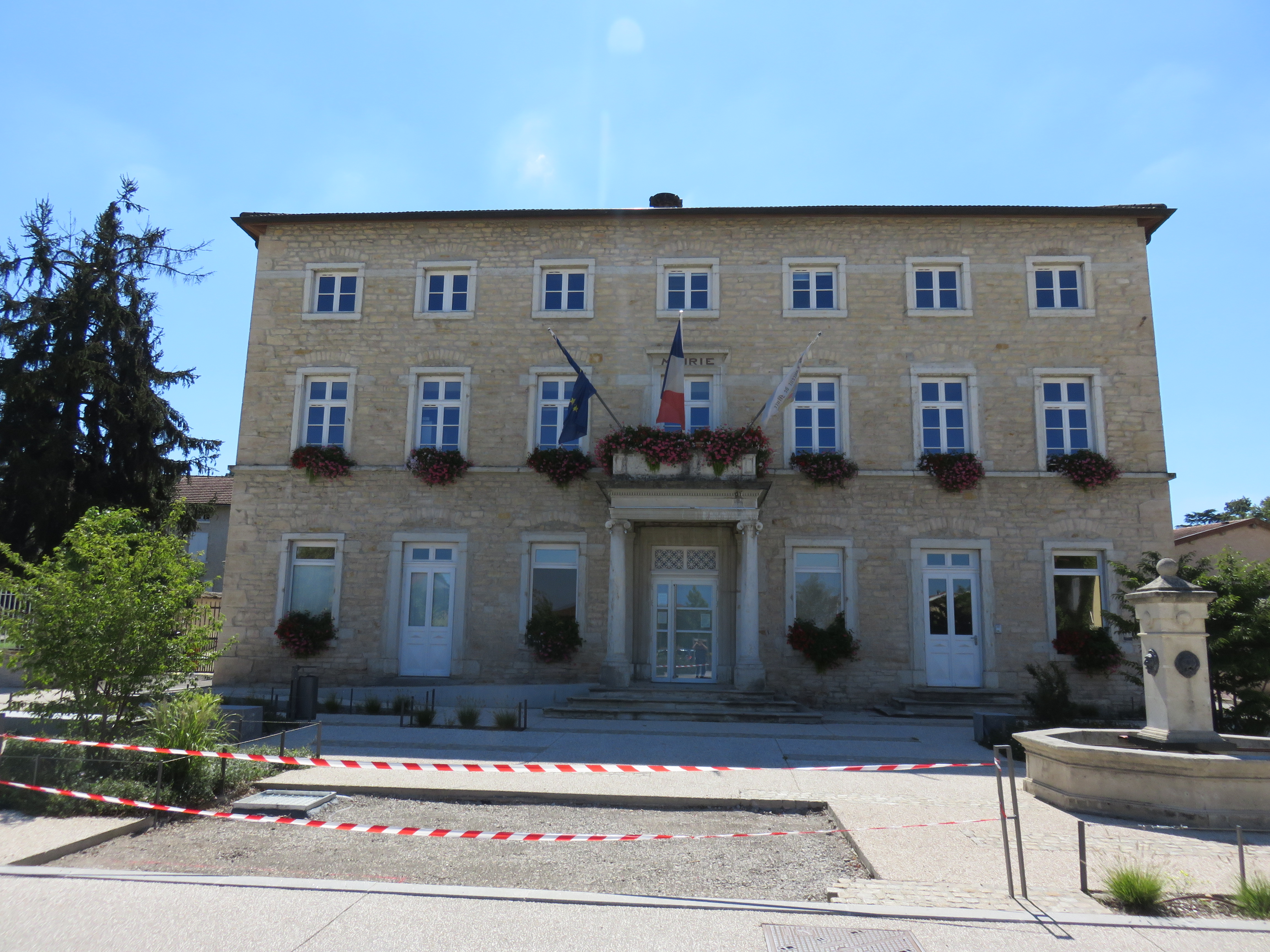 Saint-Laurent-de-Mure photo 2