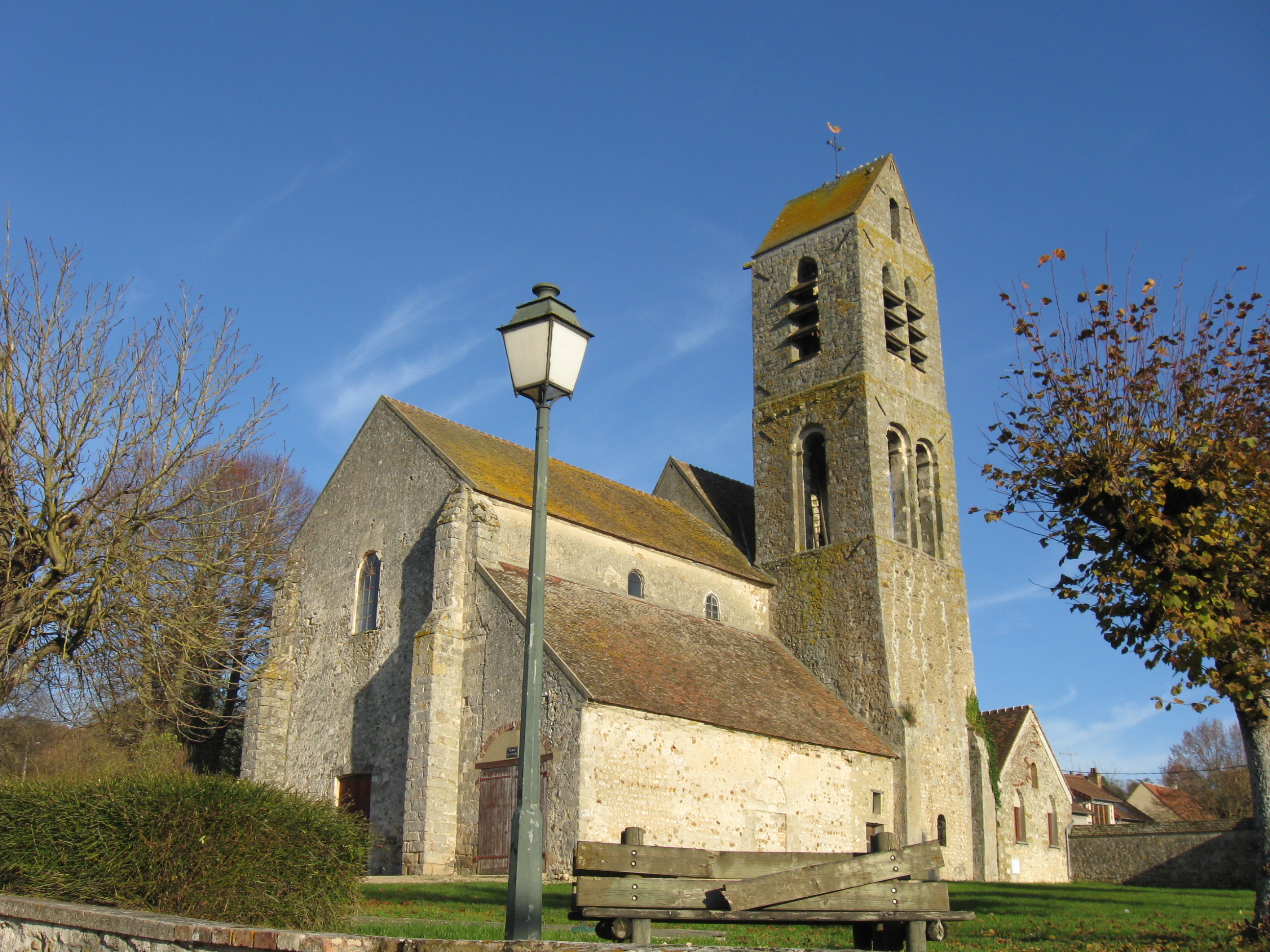 Saint-Germain-Laval photo 2