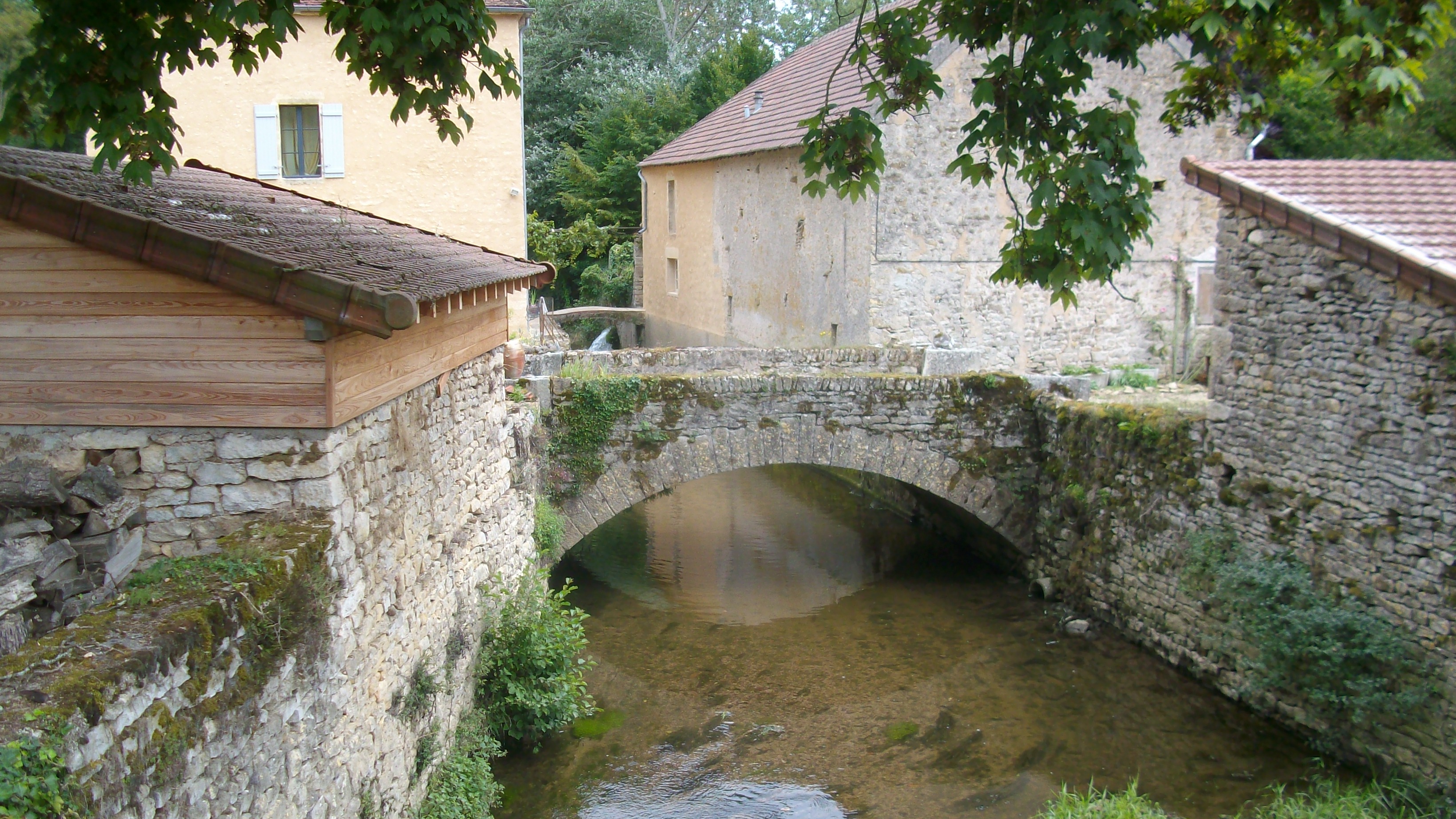 Pont-sur-Yonne photo 2
