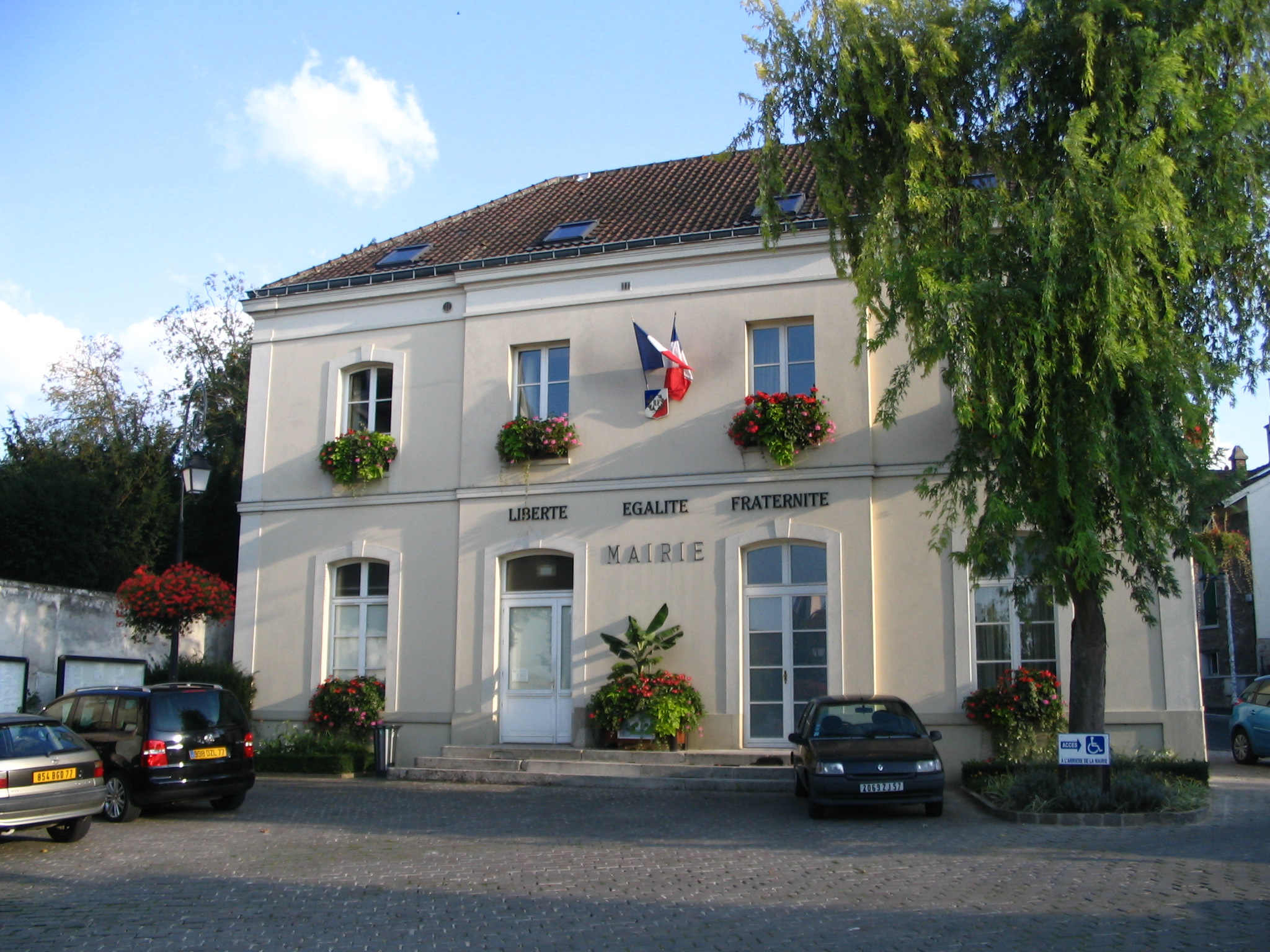 Saint-Thibault-des-Vignes photo 2