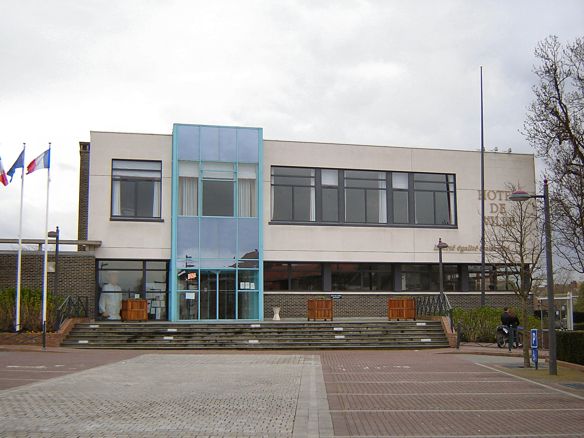 Neuville-en-Ferrain photo 3