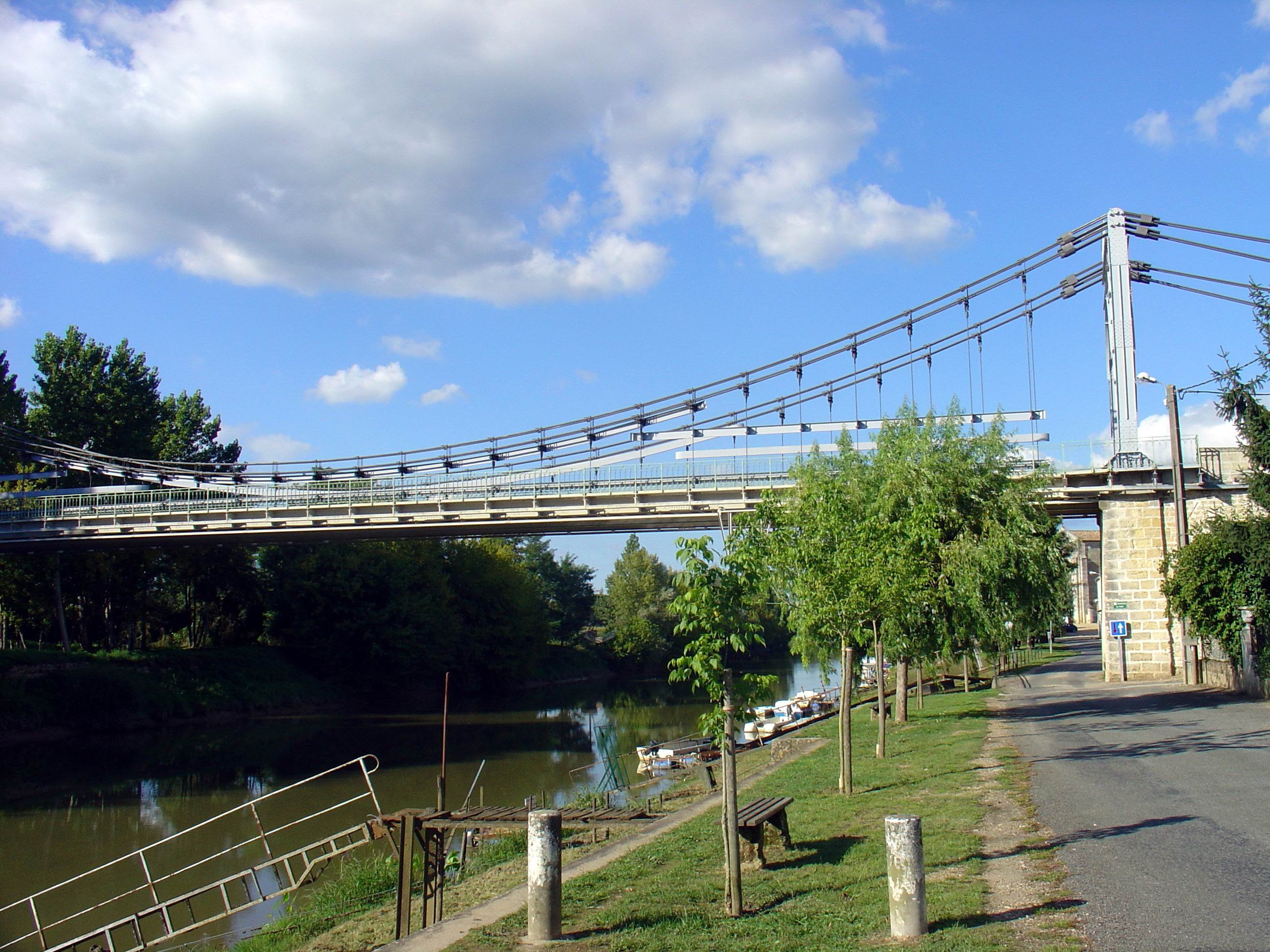 Saint-Denis-de-Pile photo 2