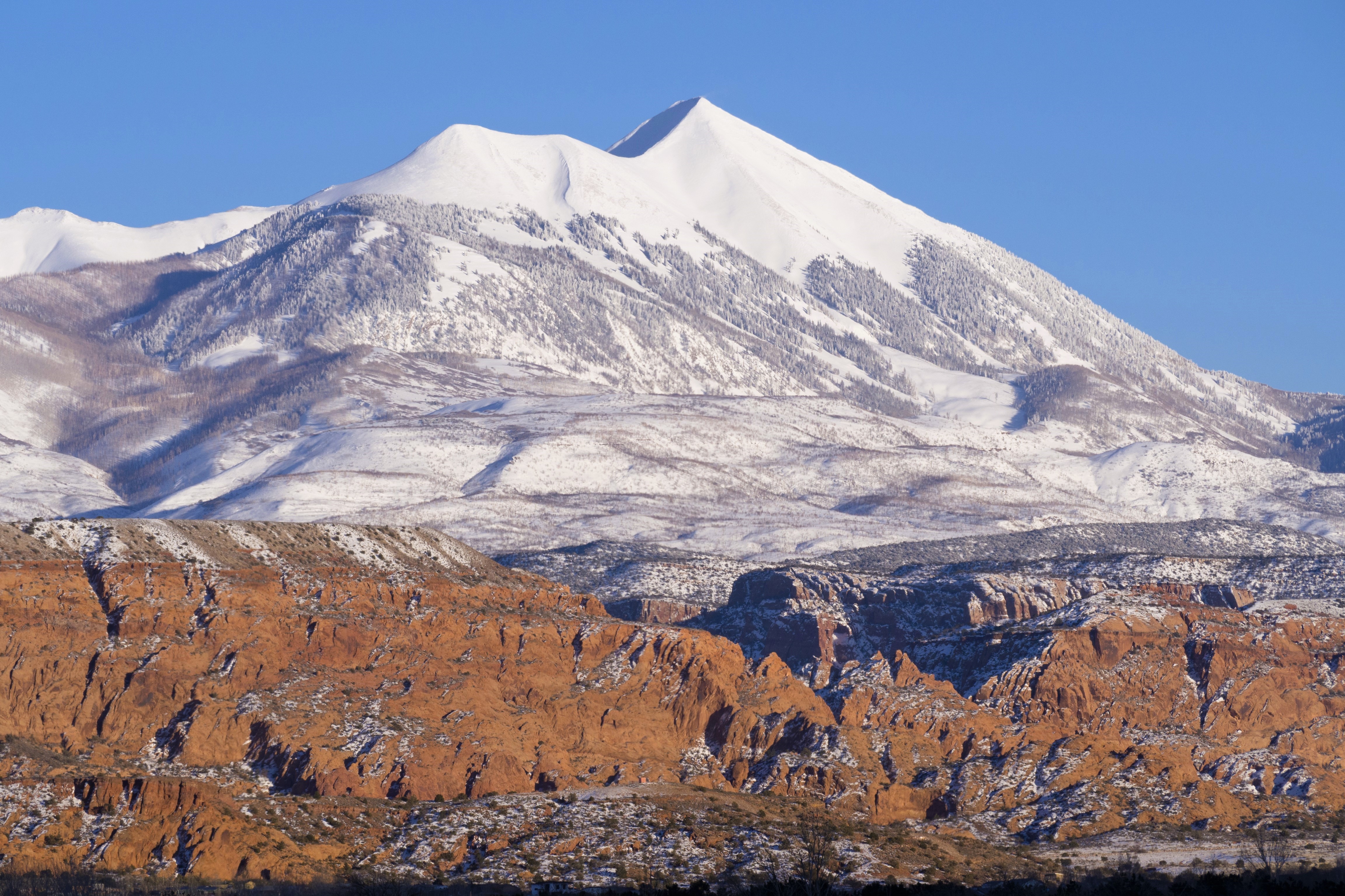 Mount Tukuhnikivatz photo 3